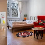 Peaceful & Cozy Flat In Μπρατισλάβα