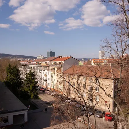 Peaceful & Cozy Flat In Apartman